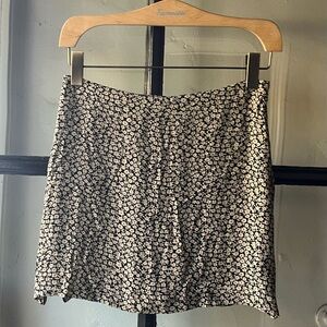 Darling 90’s Banana Republic Drapey Rayon Skort